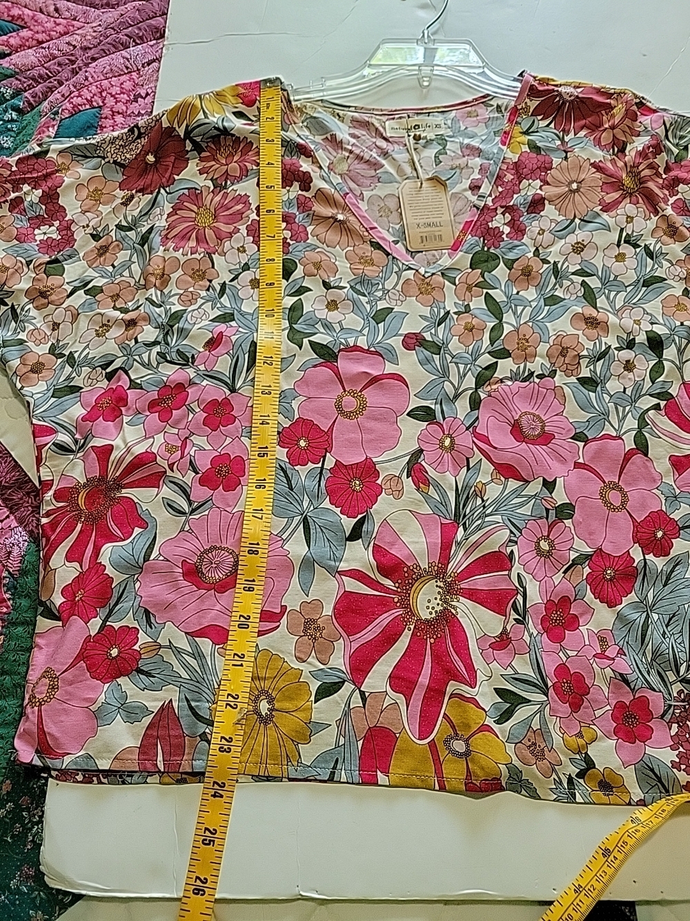Natural Life Crop Top Nwt   Floral V- in Multi Pink Sz Xs Rayon - Picture 8 of 8